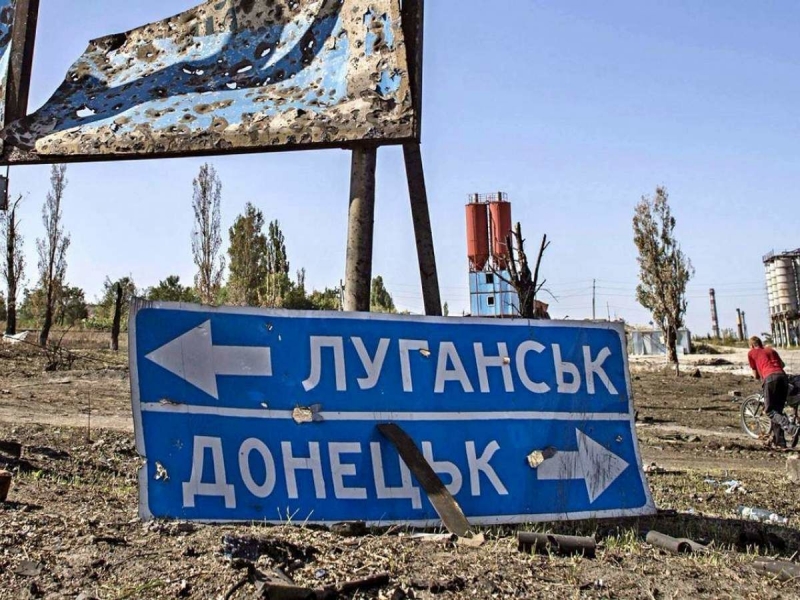 В центре Донецка вывесили огромный баннер о России &ndash; соцсети заявили о провокации