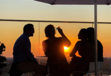 Названы самые странные и невоспитанные в мире туристы 2024 года