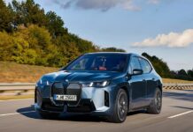 BMW представила обновленный электрический кроссовер iX