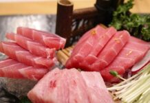 За тунца размером с мотоцикл владельцы суши-ресторанов выложили более миллиона долларов