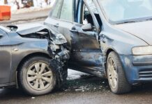 В России разрешат оформлять ДТП через “Госуслуги”