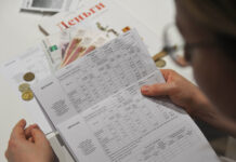 Не будут платить отключим домофон: как из жильцов вытрясают долги по ЖКХ