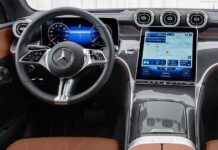 В Mercedes считают, что большие экраны в салоне не являются атрибутом роскоши