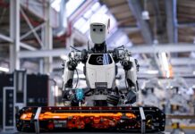 Mercedes-Benz начал использовать гуманоидных роботов на заводе в Берлине