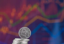 Рубль обновляет максимумы в ожидании переговоров Путина и Трампа