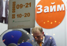 Россияне переходят с кредитных карт на микрозаймы: в чем подвох