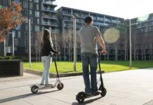 В России предложили запретить электросамокаты на тротуарах