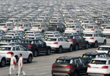 Поставки китайских автомобилей в Россию сократились на 56%