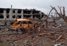 На временно оккупированной части Донбасса старшеклассники вынуждены убирать завалы, чтобы поступить в «вузы», – ЦНС