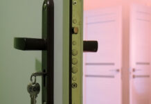 Эксперт рассказал о способах продажи квартир граждан недружественных стран