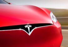Илон Маск заявил, что останется во главе Tesla как минимум на пять лет