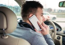 В Подмосковье начали штрафовать водителей за разговор по телефону за рулем