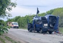 «Россияне убили семью», — Зеленский об ударе по автобусу на Сумщине, где погибли 9 человек