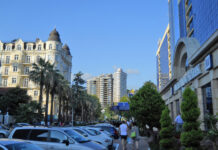 «Отдыхаешь в Сочи — выживай»: туристы описали запредельные цены на родных курортах