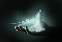 Ценовые парадоксы России: месячная инфляция растет, годовая падает