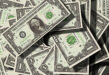 В России в два раза упал спрос на доллары: эксперты объяснили тенденцию