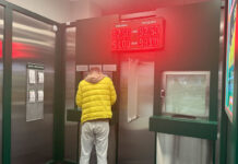 Берите доллары, да поскорей: как россияне отреагировали на падение доллара