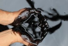 Севостьянов: «В случае закрытия Ормузского пролива цена нефти взлетит выше $110»