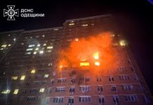 Российские террористы атаковали жилой дом в Одессе, есть жертвы – кадры с места событий