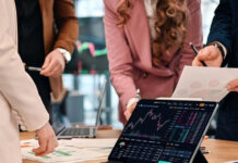 Аналитик Разуваев о годовщине санкций против Мосбиржи: «Это был выстрел себе в ногу»