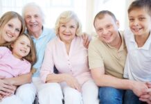 Три четверти взрослых россиян, имеющих отдельно проживающих родителей, оказывают им поддержку