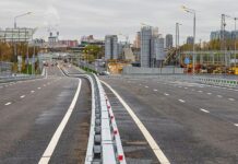 Названы магистрали Москвы, где водителей чаще всего штрафуют за остановку в неположенном месте