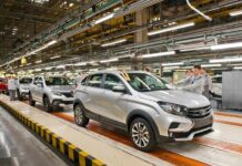 Производство легковых автомобилей в России упало на 28%