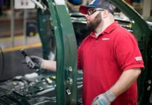 Nissan откладывает запуск двух новых электромобилей из-за падения популярности электрокаров