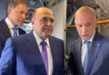 В Екатеринбурге Мишустину продемонстрировали самый дорогой региональный проект Ил-114-300