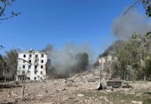 Удар по мирным: российская ракета разрушила 5-этажку в центре Краматорска