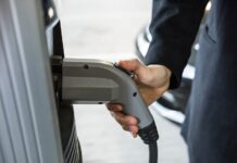 В России создадут зарядную станцию для электромобилей мощностью 320 кВт