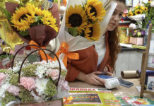 900 рублей за небольшой букет: названы расходы на цветы родителей школьников