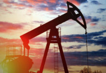 Будет ли Индия покупать российскую нефть или испугается пошлин Трампа: названы три сценария