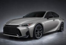 Lexus представила третий рестайлинг модели IS