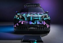 Porsche сделала беспроводную зарядку для электрического Cayenne