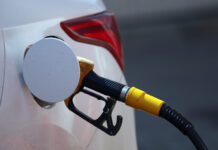 Названы причины, по которым всё больше российских регионов испытывают дефицит бензина