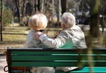 Какие выплаты ждут пенсионеров ко Дню пожилого человека: кто и сколько получит