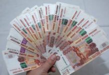 Порог богатства в России за десятилетие вырос в два раза, а бедности — в три