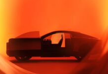 Toyota готовит роскошное купе Century с водительским креслом по центру