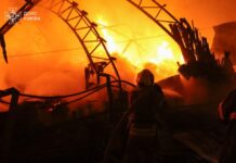 Последствия террора РФ в Украине: много пожаров, атакована синагога, погиб спасатель, повреждена ж/д