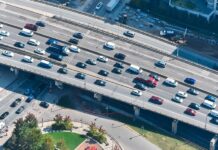 В России с 2026 года введут новые дорожные знаки и изменят нормы парковки