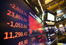 Назло Китаю: решение Трампа обрушило мировые индексы и криптовалюты