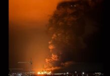 Зарево над Феодосией видно за десятки километров: дроны атаковали сразу три новых резервуара — кадры