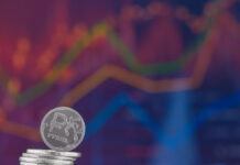 Рубль надеется на мир и игнорирует негатив от нефти