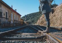 Минтранс предлагает штрафовать по камерам за переход железнодорожных путей в неположенном месте