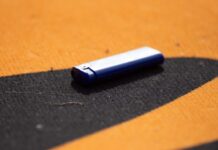 Количество курильщиков в России снижается, а производство сигарет растет