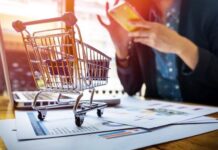 Сбер: маркетплейсы лишают офлайн-торговлю части выручки