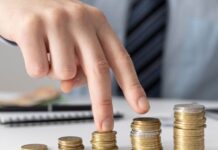 Экономист Остапкович объяснил аномальное укрепление рубля: «Это кратковременный отскок»