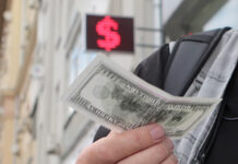 Либерализация на марше: Центробанк отменил валютные ограничения досрочно