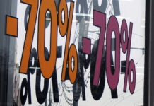 Цена лояльности: схватка банков и маркеплейсов за клиентов грозит ростом цен